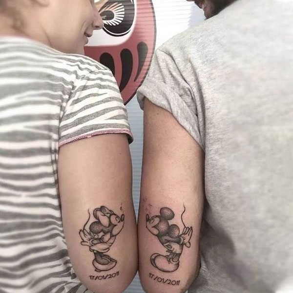 Tattoo chuột mickey cặp