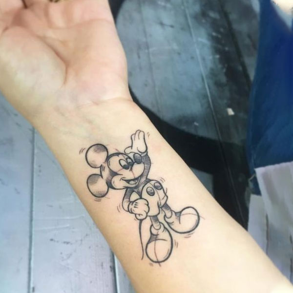 Tattoo chuột mickey cổ tay