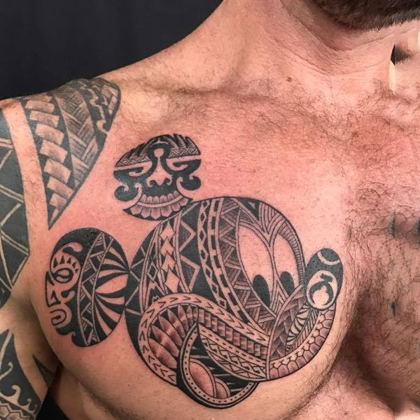 Tattoo chuột mickey ở ngực