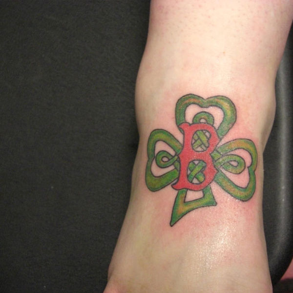 Tattoo cỏ 3 lá ở tay đẹp