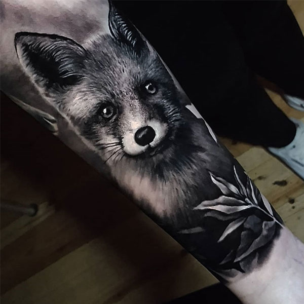 Tattoo con cáo kín cánh tay