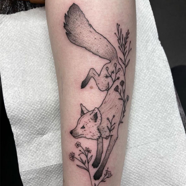 Tattoo con cáo ở cánh tay
