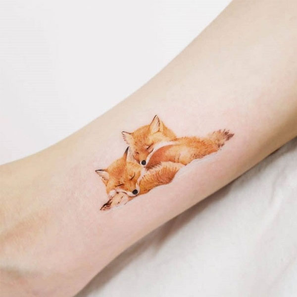 Tattoo con cáo ở cổ tay