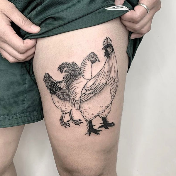 Tattoo con gà ở đùi