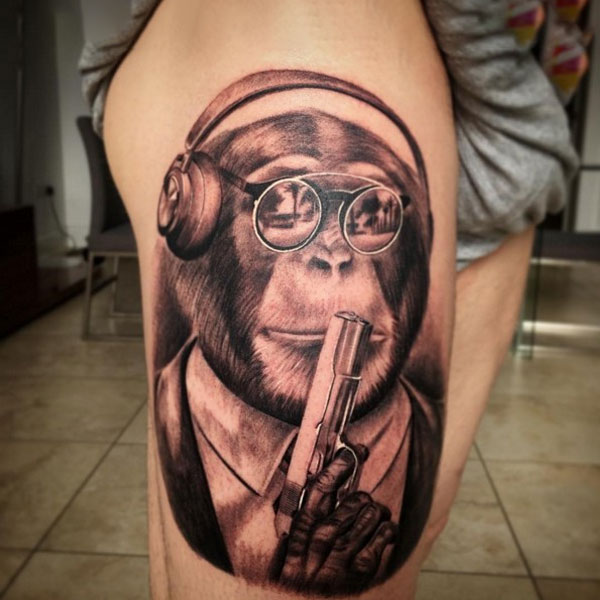 Tattoo con khỉ đùi đẹp