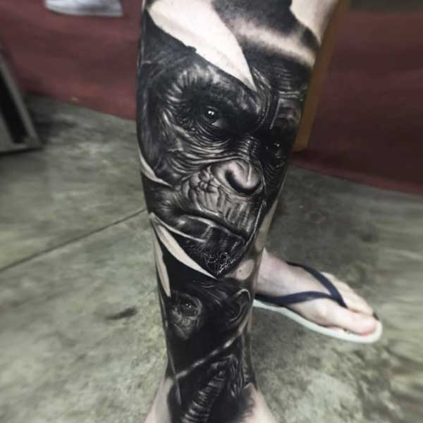 Tattoo con khỉ kín bắp chân