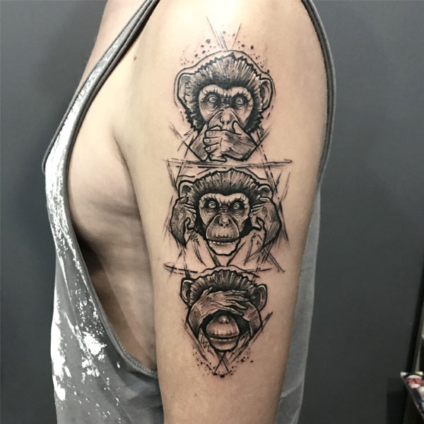 Tattoo con cái khỉ ở bắp tay