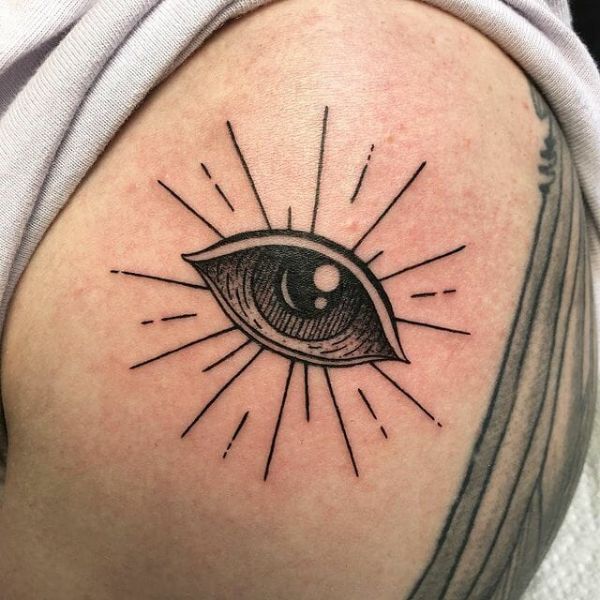 Tattoo con mắt horus