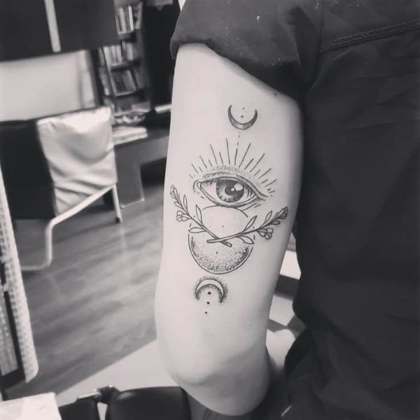 Tattoo con mắt mini cho nam