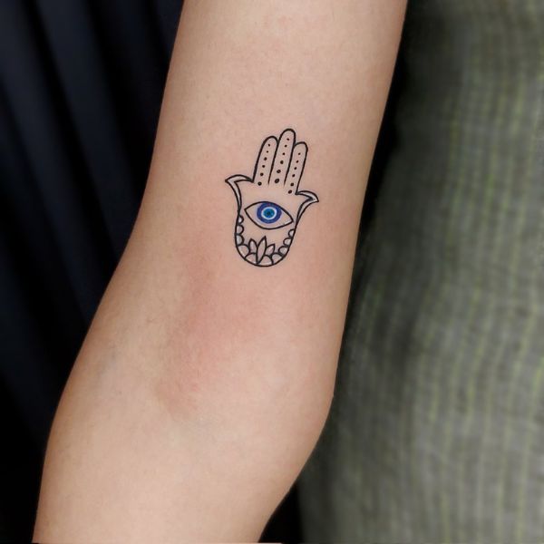 Tattoo con mắt ở tay