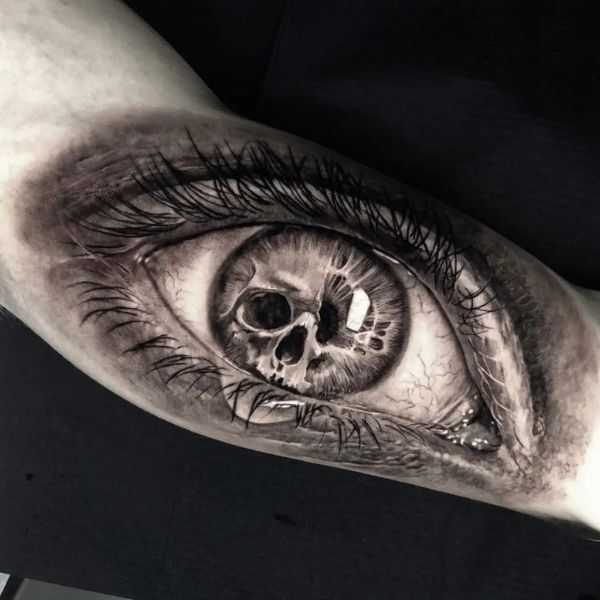 Tattoo con mắt sharringan