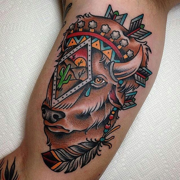 Tattoo con trâu ở bắp tay