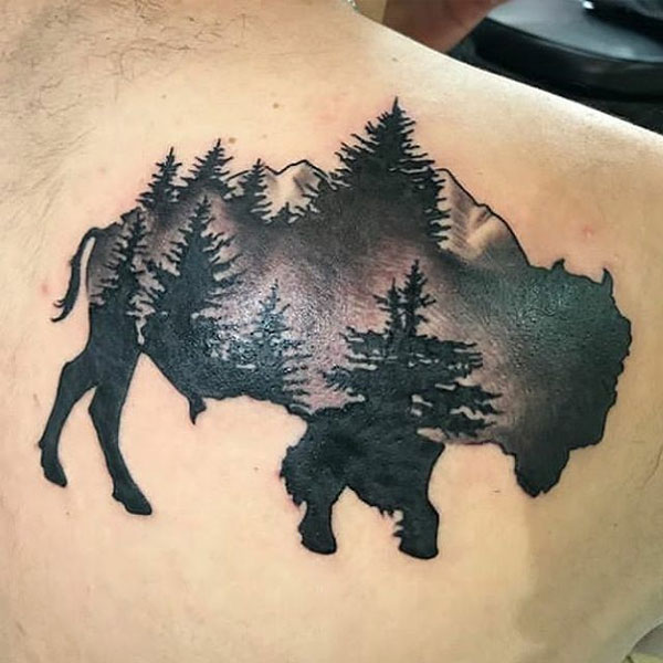 Tattoo con trâu ở lưng