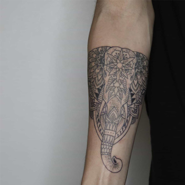 Tattoo mandala cánh tay ngầu