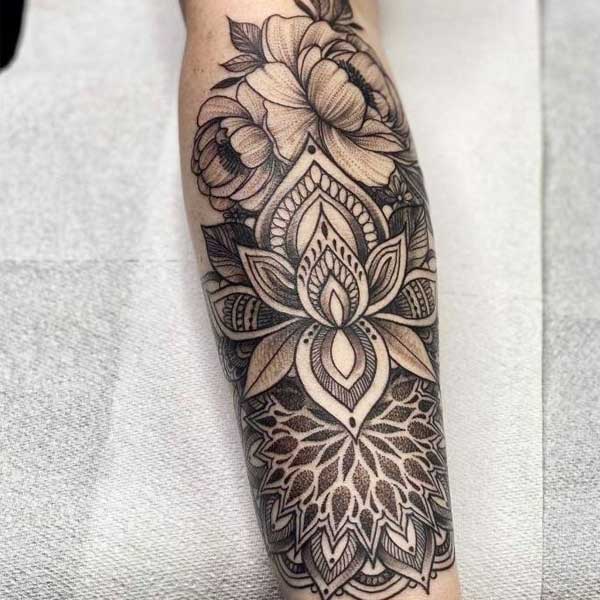 Tattoo mandala kín cánh tay