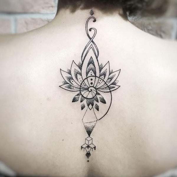 Tattoo mandala sau lưng đẹp