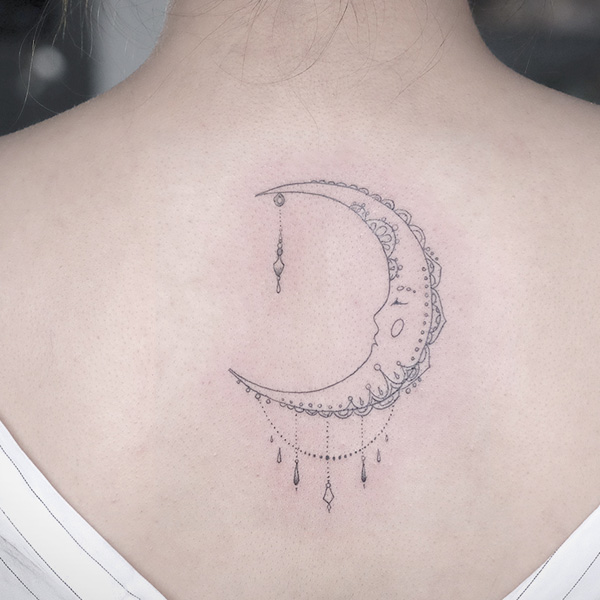 Tattoo mặt trăng đẹp dành cho nữ