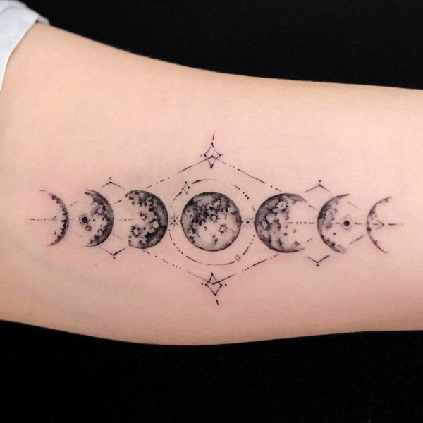 Tattoo mặt trăng đẹp ở bắp tay