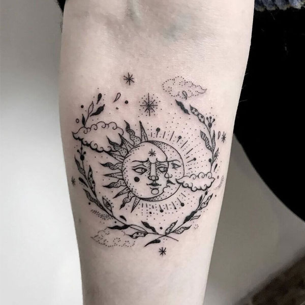 Tattoo mặt trăng hoa văn