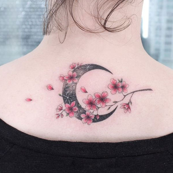 Tattoo mặt trăng hoa