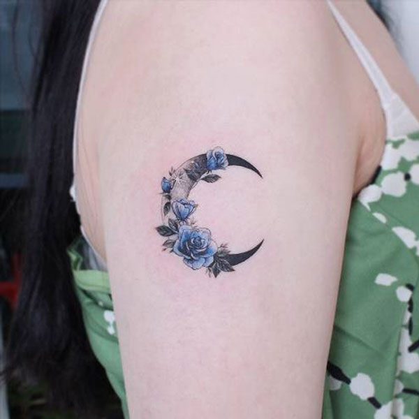 Tattoo mặt trăng lưỡi liềm