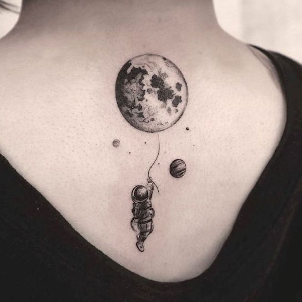 Tattoo mặt trăng sau lưng đẹp