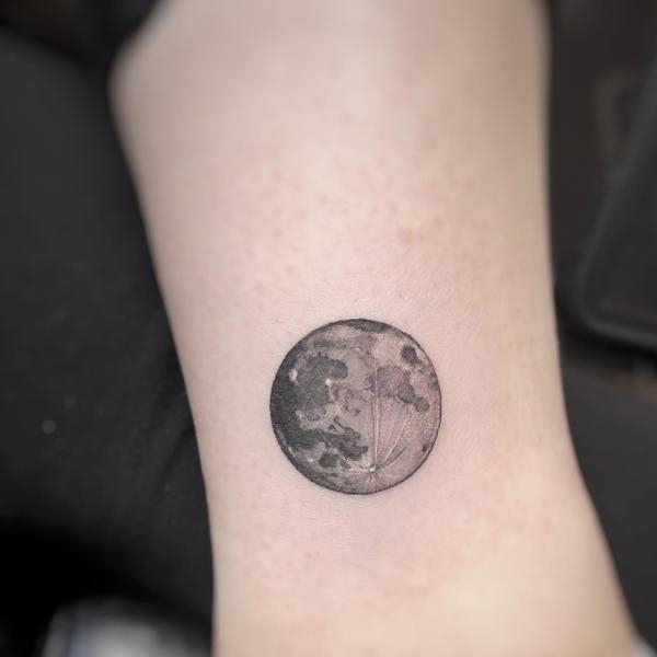 Tattoo mặt trăng tròn