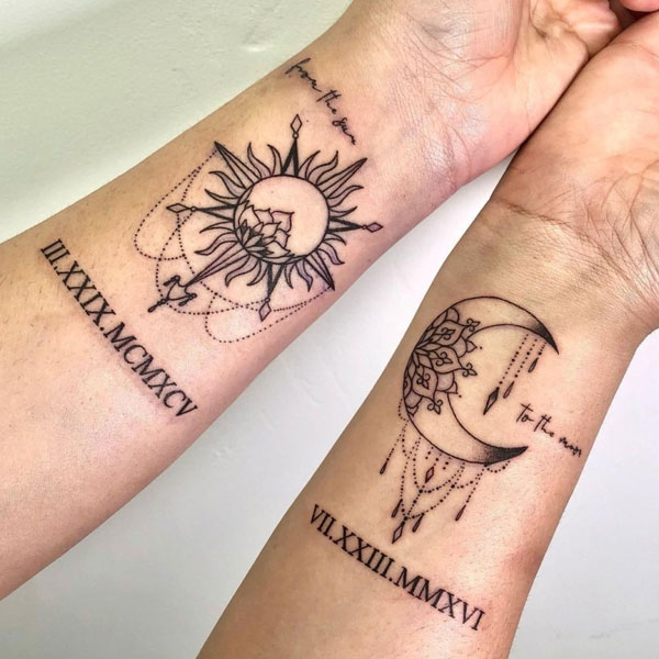 Tattoo mặt trăng và chữ