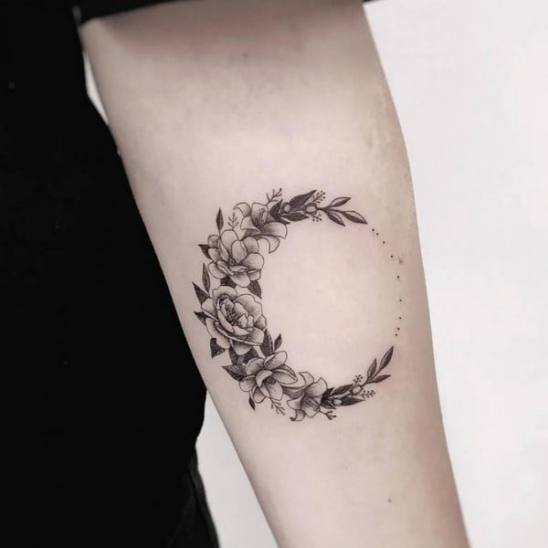 Tattoo mặt trăng và hoa đẹp
