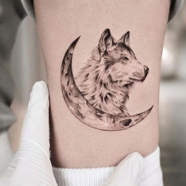 50 Hình xăm chó sói hú trăng đẹp nhất