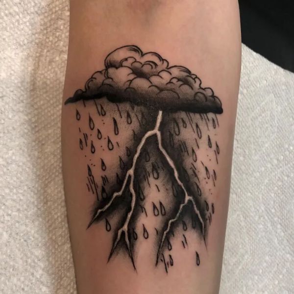 Tattoo mây bão