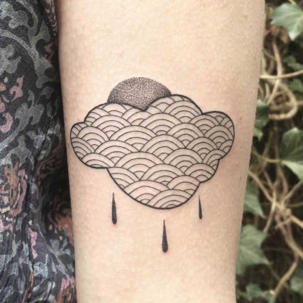Tattoo mây đẹp ở cánh tay
