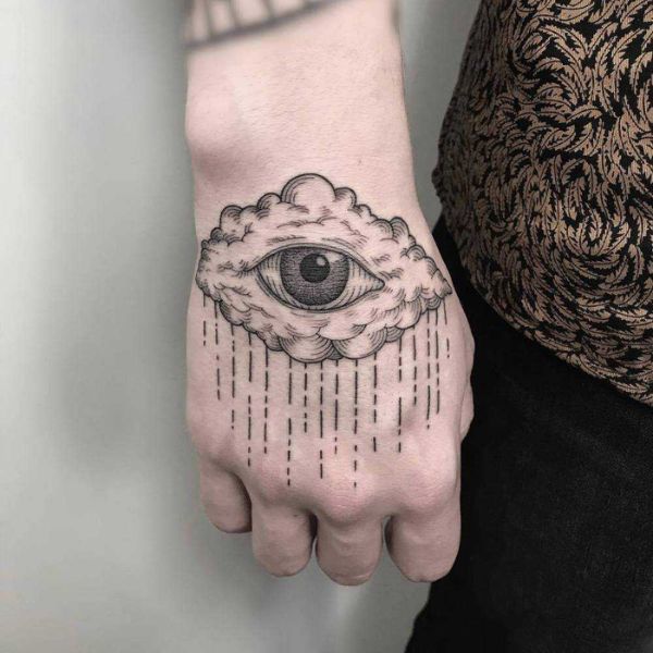 Tattoo mây ở bàn tay