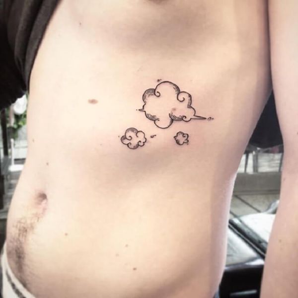 Tattoo mây ở bụng nam