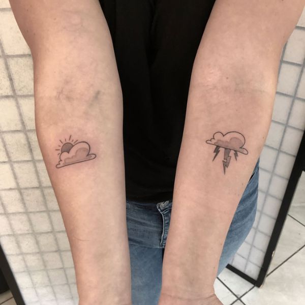 Tattoo mây ở cánh tay