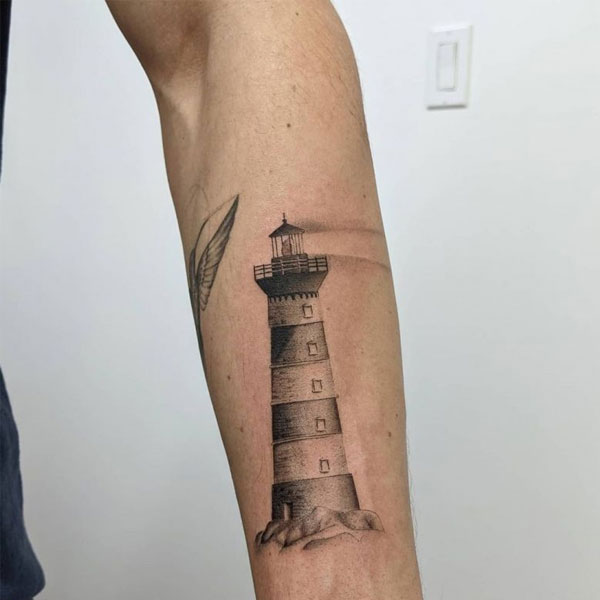 Tattoo ngọn hải đăng nhỏ cho nam