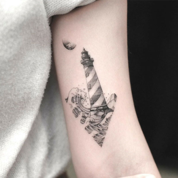 Tattoo ngọn hải đăng nhỏ cute