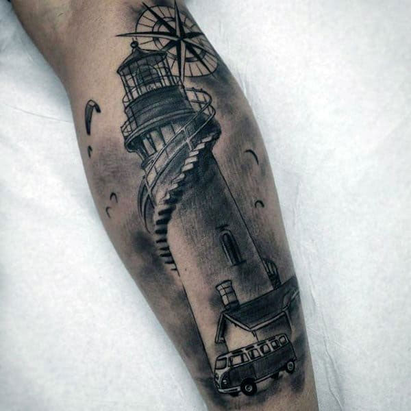Tattoo ngọn hải đăng ở bắp chân