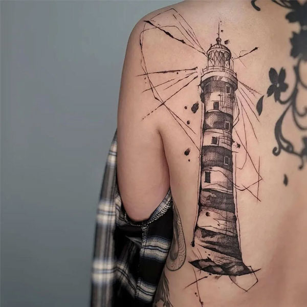 Tattoo ngọn hải đăng ở lưng