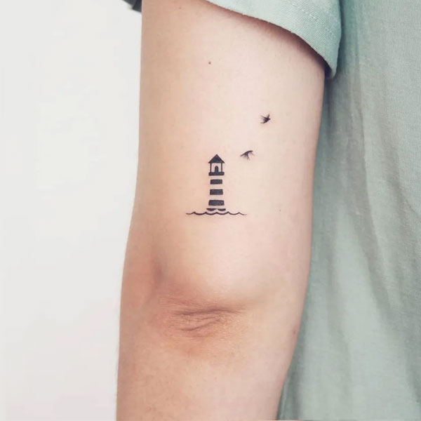 Tattoo ngọn hải đăng siêu nhỏ