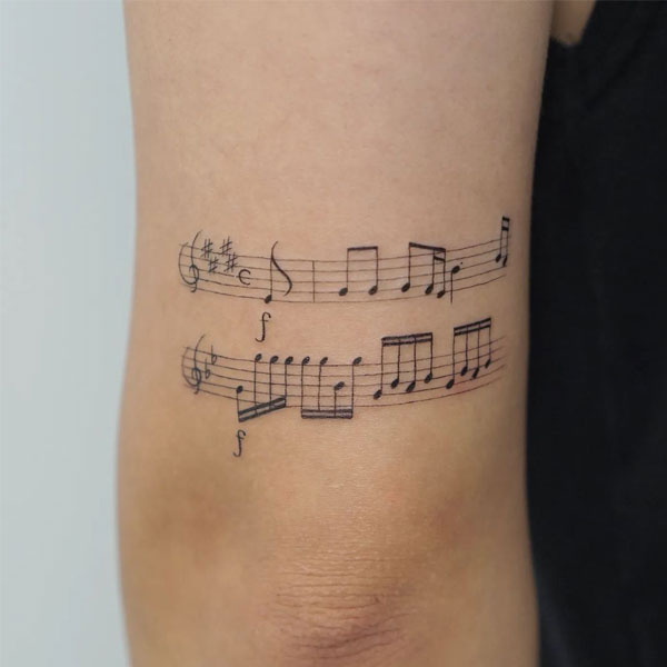 Tattoo nốt nhạc bắp tay