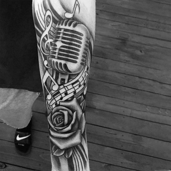 Tattoo nốt nhạc với hoa hồng