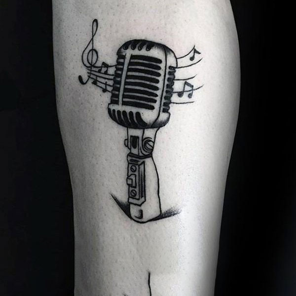 Tattoo nốt nhạc với micro
