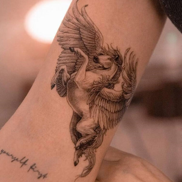 Tattoo phong thủy tuổi ngựa