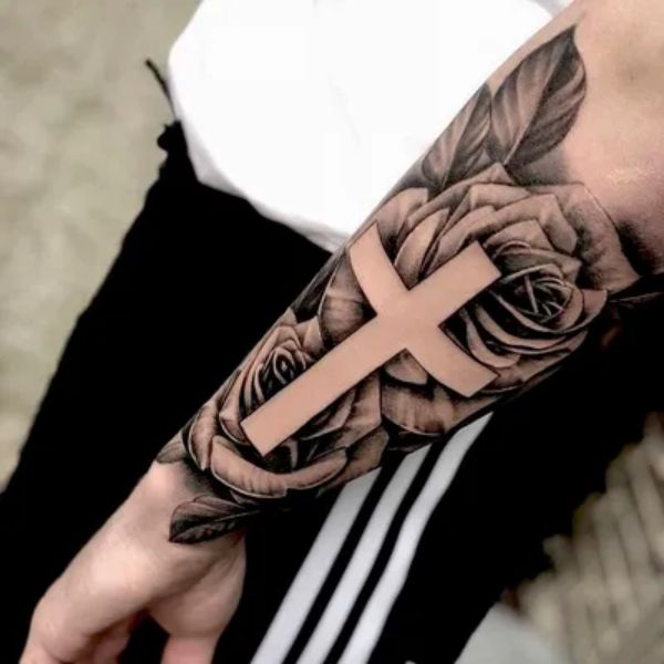 Tattoo thánh giá hoa hồng