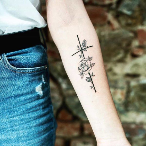 Tattoo thánh giá nhỏ đẹp