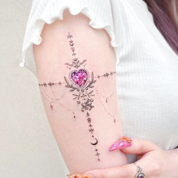 Tattoo thánh giá nữ