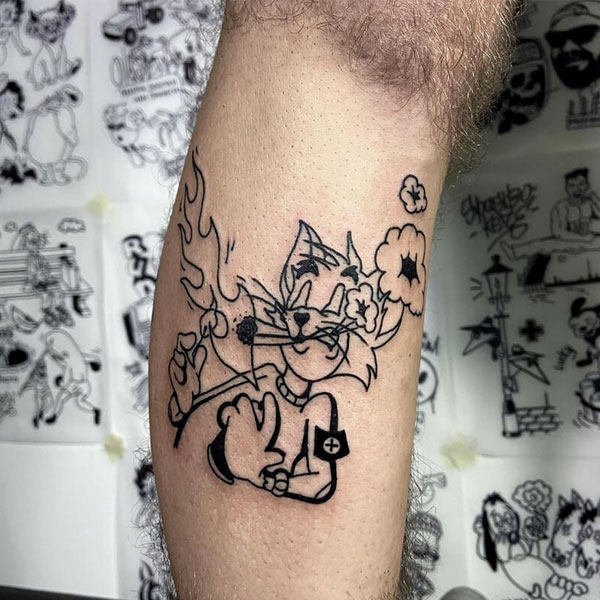 Tattoo tom and jerry hút thuốc