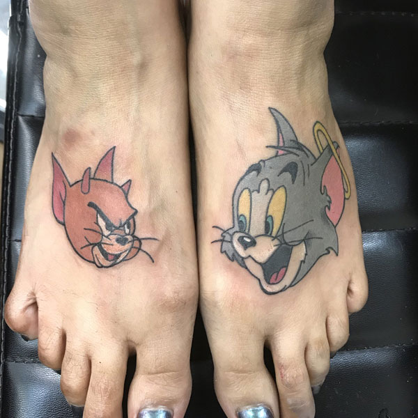 Tattoo tom and jerry ở bàn chân đẹp