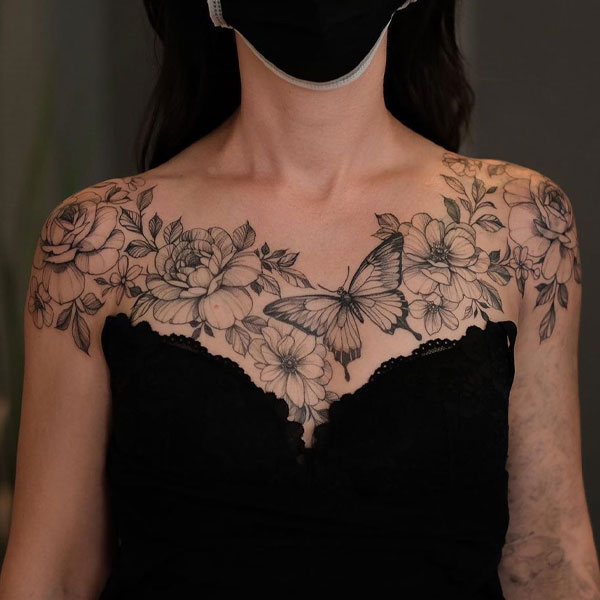 Tattoo trước ngực nữ bướm và hoa